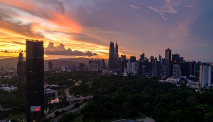 Obraz premium Sunset cityscape panorama