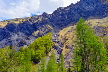 Wanderweg von Weisstannen im Weisstannental zur Wasserfallarena von Batöni, Mels, Kanton St. Gallen