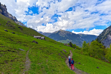 Fototapeta premium Wanderweg von der Wasserfallarena von Batöni nach Weisstannen im Weisstannental , Mels, Kanton St. Gallen