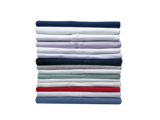 pilha de roupas passadas isolado em fundo transparente