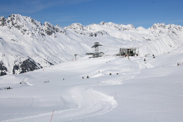 Le t&eacute;l&eacute;ph&eacute;rique Vaujany-Alpette ou t&eacute;l&eacute;ph&eacute;rique du D&ocirc;me des Petites Rousses via Alpette Rousses est une remont&eacute;e m&eacute;canique de France en Is&egrave;re, dans les stations de Vaujany et Oz-en-Oisans. 