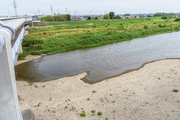 雨不足による河川の水位低下