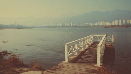 Obraz premium Tranquil lake scene with a small wooden dock