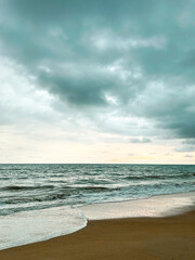 Fototapeta premium sea waves in Thailand in cloudy weather. High quality photo