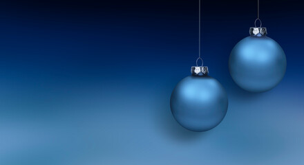 Zwei Blaue Weihnachtskugeln vor blauem winterhintergrund