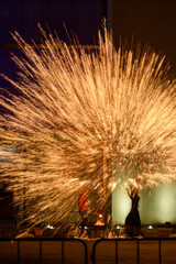 During the 2025 Spring Festival, the national-level traditional intangible cultural heritage performance "Iron Flower Performance" was held in Shilong Town, Dongguan, China.