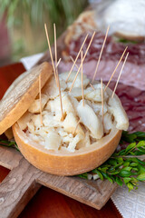 Scaglie di pecorino stagionato, cibo da buffet italiano 