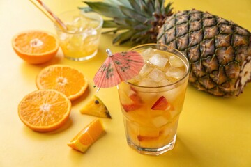 Fototapeta premium cocktail with pineapple
