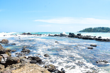 ocean-waves-near-rocks
