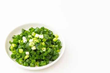 皿に盛られた飾りネギ　白バック