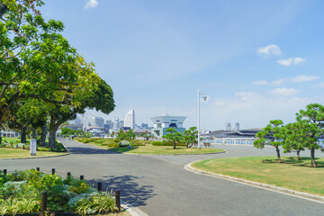 Fototapeta premium 日本の風景【神奈川県横浜市】山下公園・芝生広場付近