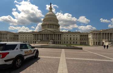 Obraz premium Police car in Washington DC. Police near Congress. Capitol Hill security. American police. Government building protection. Federal police in the capital.