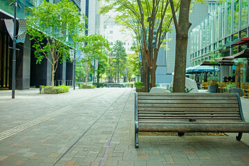 ベンチ　オフィス街