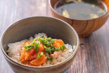 おいしいサーモン丼