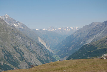 A panoramic view from the trekking course around the Matterhorn during a midsummer trip to Switzerland / 盛夏のスイス旅行、マッターホルンを周遊するトレッキングコース上からのパノラマビュー