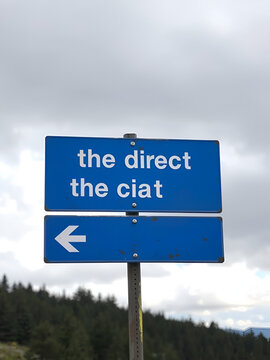 Signposts the direct way to Idiots