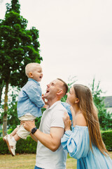 Fototapeta premium Joyful Family Moments Capturing the Love and Laughter Shared Among Family Members in a Beautiful and Inviting Outdoor Setting, Filled with Nature and Sunshine, Creating Lasting Memories and Bonds