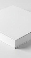 純白の書物、静謐な空間