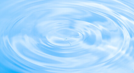 綺麗な水面の波紋