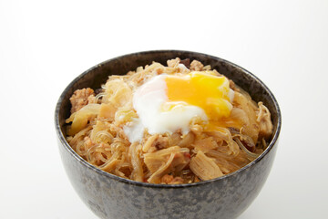 温泉卵乗せの麻婆春雨丼