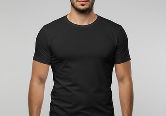 黒無地Tシャツ、シンプルで洗練された質感