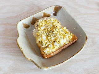 Open sandwich with egg filling