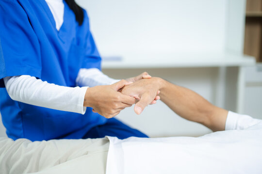 healthcare worker stretching patient’s arm in clinic. Ideal for physiotherapy, injury recovery, elder care, rehab therapy, and pain relief healthcare visuals.