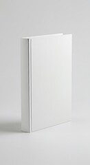 純白の書物、静謐な空間