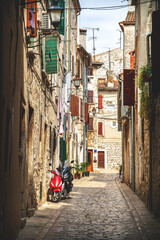 Altstadtgasse in Rovinj / Kroatien