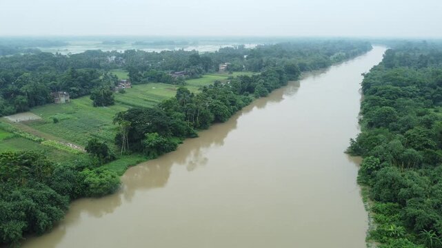 Heavy rains have caused flooding on both banks of the Damodar River in West Bengal.