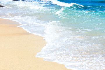 Beach ocean waves - Experience the tranquil beauty of gentle ocean waves