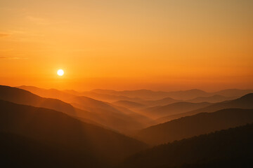 Obraz premium Golden Sunrise Over the Smoky Mountains: A Layered Landscape of Tranquility.