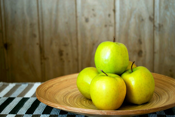 apples on a wooden plate 