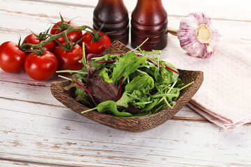 Mix salad in the bowl