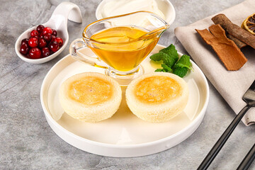Roasted cheesecakes - Syrniki with honey