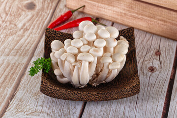 Raw asian mushrooms buna shimeji