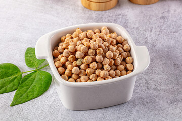 Raw dry chickpea in the bowl