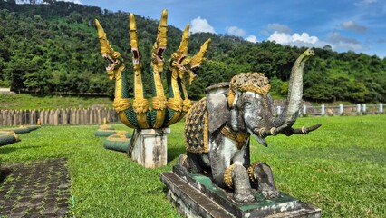 Statues of various animals in the grassland