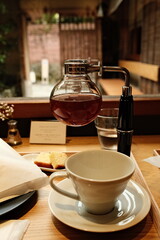 Siphon coffee maker