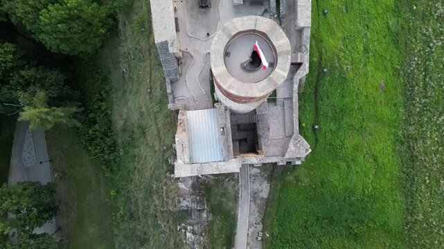 Zamek Chęciny - Kielce - Polska - zamek kr&oacute;lewski podczas pięknego zachodu słońca nagrany dronem.