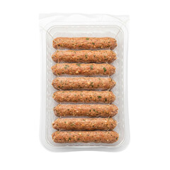 Photo of a package of raw, seasoned sausages in a clear plastic tray, ready for cooking, isolated on a transparent background, highlighting the texture and ingredients of the meat product