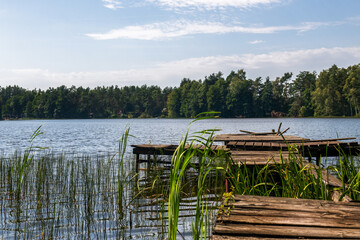bardzo stary drewniany pomost nad jeziorem  © Kamil_k2p