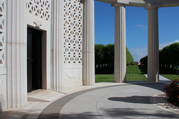 Obraz premium pavilion in an american military cemetery (saillant de saint-Mihiel) in thiaucourt-regniéville in normandy in france 