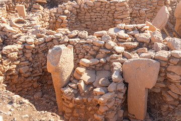 T-shaped steles of Karahantepe or Karahan Tepe © senerdagasan