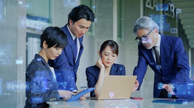 会議するビジネスパーソンのグループとデジタルテクノロジーのコンセプト