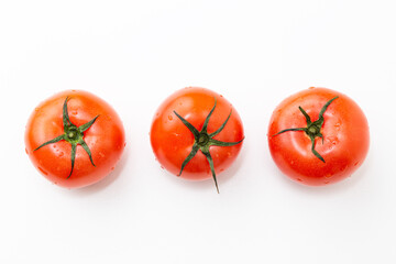 並んだトマト　白バック