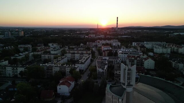 Kielce - Polska - niesamowity zach&oacute;d słońca nagrany dronem z centrum miasta