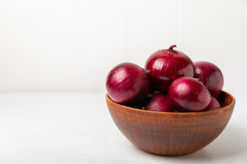 Shallot onion on the kitchen table. onion slice. onion rings. Fresh red Onion. Natural, fresh, vegetarian food. Agricultural products. Healthy eating. Vegetables. Farmer's market.