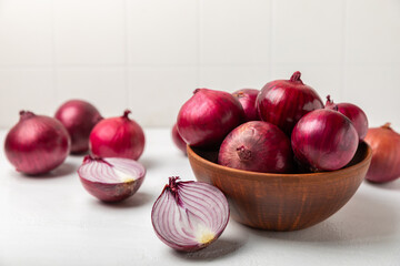 Shallot onion on the kitchen table. onion slice. onion rings. Fresh red Onion. Natural, fresh, vegetarian food. Agricultural products. Healthy eating. Vegetables. Farmer's market.