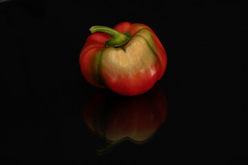 Paprika mit Bl&uuml;tenendf&auml;ule